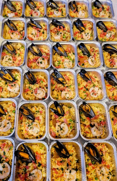 Paella in feestelijke porties van T'Smoakt